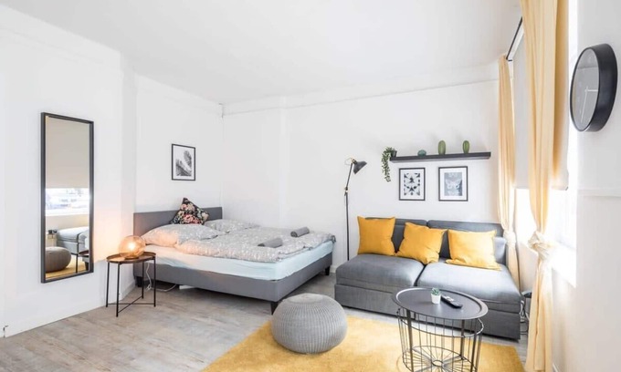 Eimsbuettel Apartment | Two Bedroom Apartment and Bathrooms