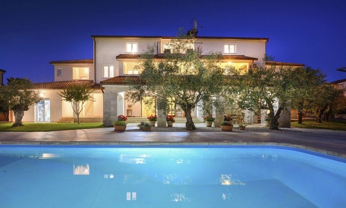 Mali Maj Apartment | Two-Bedroom Apartment Hope V with Balcony near Porec