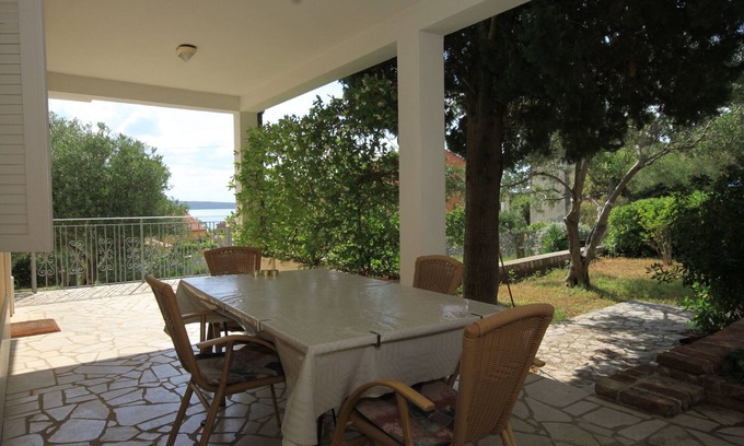 Nerezine Apartment | Two bedroom apartment with terrace Nerezine, Lošinj (A-2518-b)