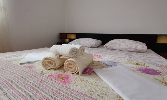 Vinisce Apartment | Two bedroom apartment near beach Vinišće, Trogir (A-4288-c)