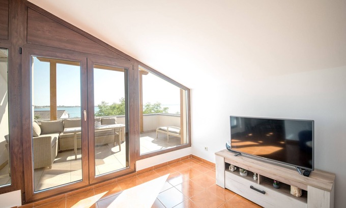 Vrsi Apartment | Two bedroom apartment near beach Vrsi - Mulo, Zadar (A-5848-a)