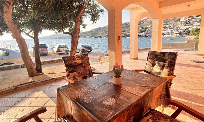 Metajna Apartment | Two bedroom apartment near beach Metajna, Pag (A-6465-c)