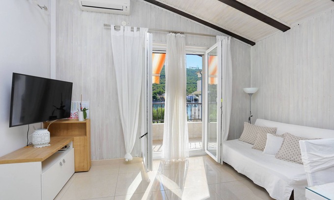 Grebastica Apartment | Two bedroom apartment near beach Grebaštica, Šibenik (A-10366-a)