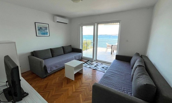 Maslinica Apartment | Two bedroom apartment near beach Maslinica, Šolta (A-774-b)