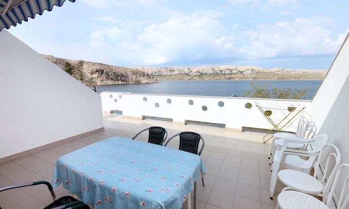 Metajna Apartment | Two bedroom apartment near beach Metajna, Pag (A-6289-a)