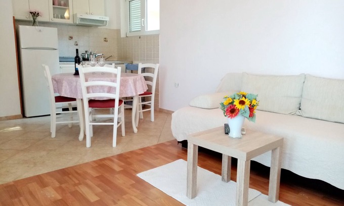 Rab Town Apartment | Two bedroom apartment near beach Supetarska Draga - Donja, Rab (A-17201-c)