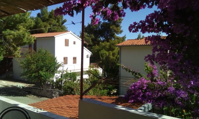 Ivan Dolac Apartment | Two bedroom apartment with terrace Ivan Dolac, Hvar (A-18269-d)