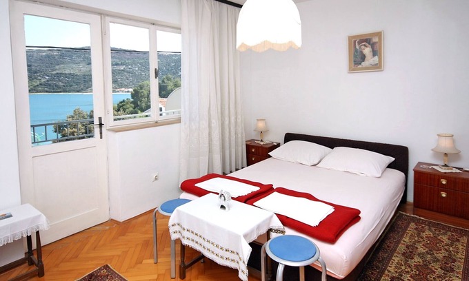 Marina Apartment | Two bedroom apartment with terrace and sea view Marina, Trogir (A-2791-a)