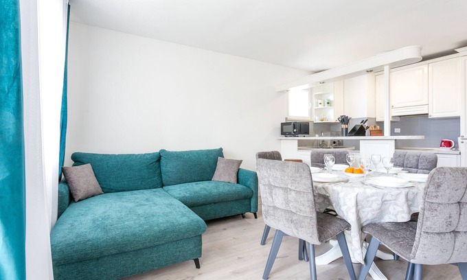 Vranjic Apartment | Two bedroom apartment with terrace Split (A-22452-a)