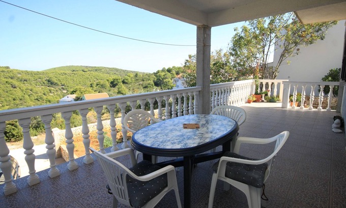 Rukavac Apartment | Two bedroom apartment with terrace Rukavac, Vis (A-8836-a)