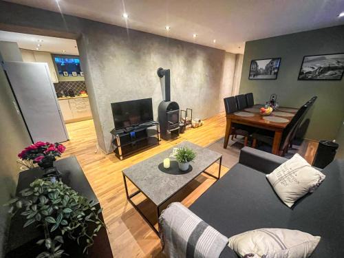 Alesund Apartment | Two-Bedroom City Apartment with Fire Place, Free Parking and Fjordview Terrace - Calm and Central