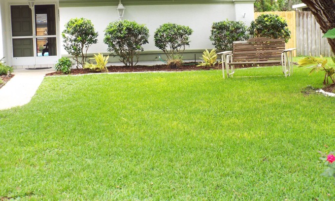 Spring Hill House | TWO BEDROOM HEATED POOL HOME - FREE CABLE AND WI-FI