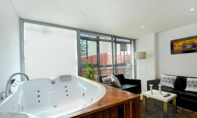 Zona Rosa Apartment | Two Bedroom Middle of Park lleras AC, Hot tub Bars downstairs