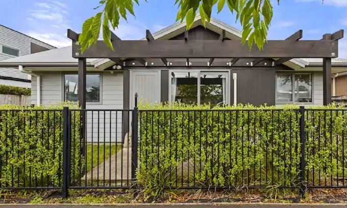 Frankton House | Two-bedroom new-build house in Hamilton's central area.