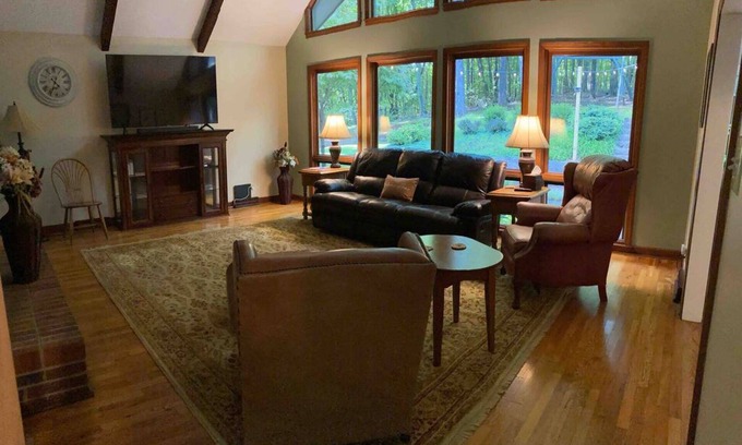 Stuart House | Two Kings, Hiking, Wineries, Hanging Rock State Park