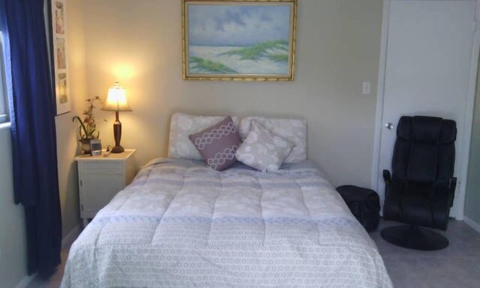 Gulf Gate Estates Apartment | Two Miles to Siesta Key