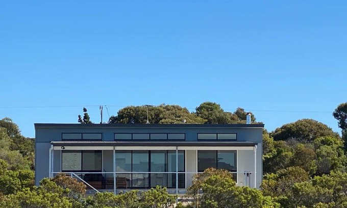 Island Beach House | TWO PELICANS Island Beach