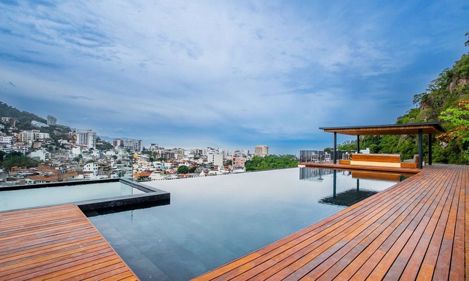 El Caloso Condo | Two Pools, Bar & Gym | Casa Medianoche at Oasis