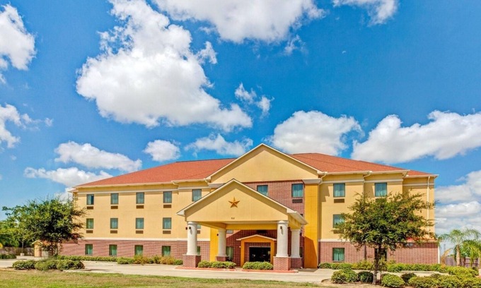 La Porte Hotel | Two Queen Beds Room, Scottish Inns, Located on Route 146, Ample Free Parking