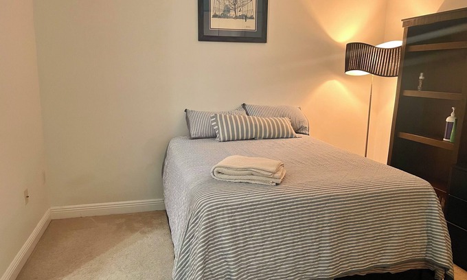 Riverside Park Apartment | Two rooms with private bathroom in shared house