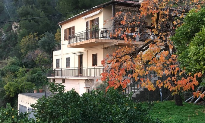 Roquebrune-Cap-Martin Apartment | Two spacious rooms in ground garden villa