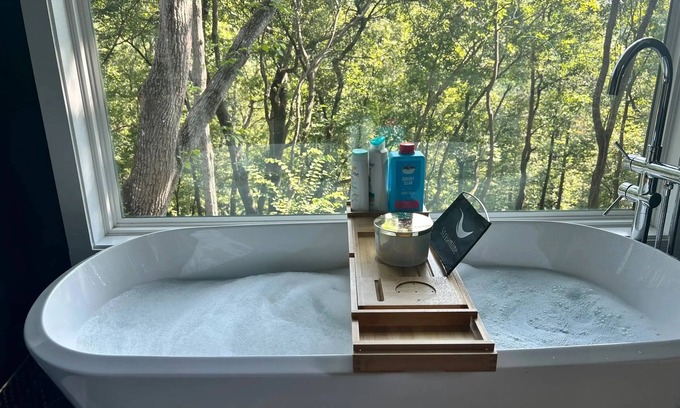 Albertville Cabin | Two Tree Retreet Treehouse With Hot Tub Secluded Stay