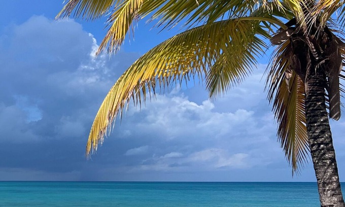 New Bight Villa | Two villas on a white sandy beach of Fernandez Bay