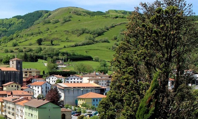Aia Apartment | Txangilu Etxea in Aia, next to the sea and the mountains. !! live it