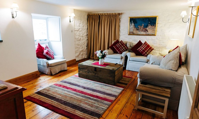 Abereiddy House | Ty Canol, Relaxing Character Cottage - nr. Abereiddy Beach (sleeps 2-5)