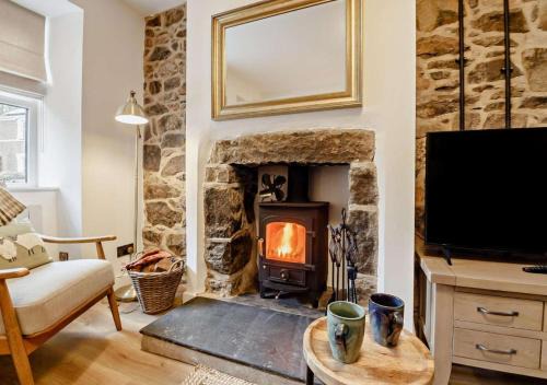 Llanbedrog House | Ty Fin Cottage with Hot Tub