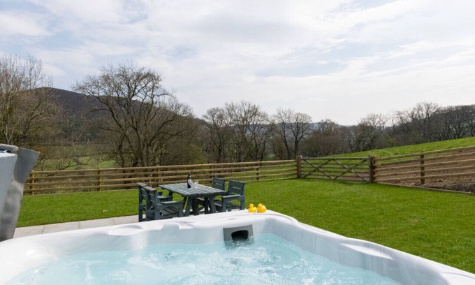 Abergele House | Ty Isa - Two Bedroom House, Sleeps 4