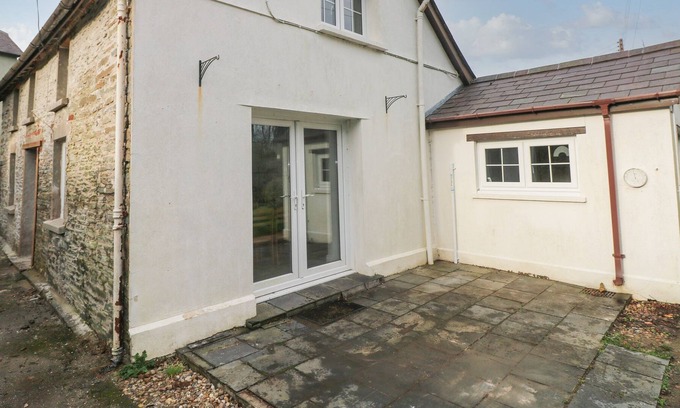 Llanpumsaint Cottage | TY NEWYDD, pet friendly, character holiday cottage in Carmarthen