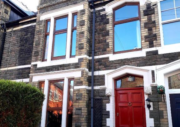 Neath Bed & Breakfast | Tŷ Selah, Rugby Ave, Neath