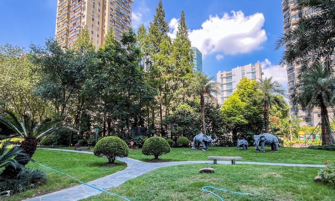 Xujiahui Bed & Breakfast | Tyms Stylish 2BR 1BA Apt Xujiahui Metro