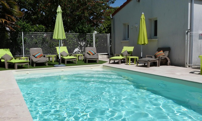 La Rochelle House | Typical and relaxing house with heated swimming pool near down town La Rochelle
