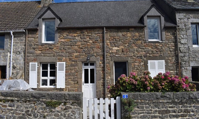 Flamanville House | Typical Cotentin house with courtyard and garden!