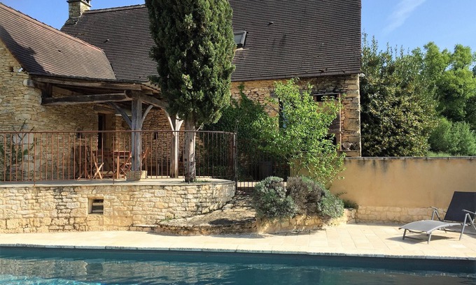 Saint-Amand-de-Coly House | typical French holiday house for 8 people with a private pool,