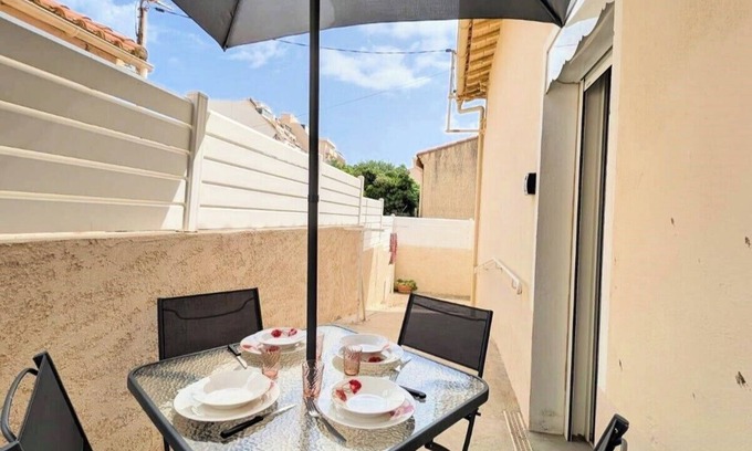 La Jetee House | Typical house 20 m from the beach and the port