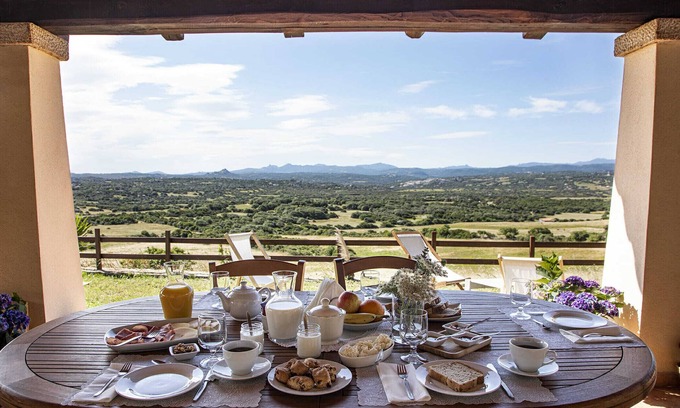 Sa Castangia House | Typical house with panoramic views, in the countryside 15 minutes from the sea.