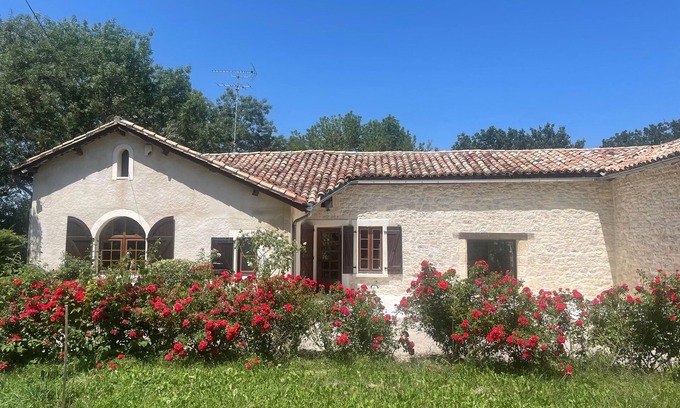 Septfonds House | Typical South West countryside house set in a park, 2 terraces.