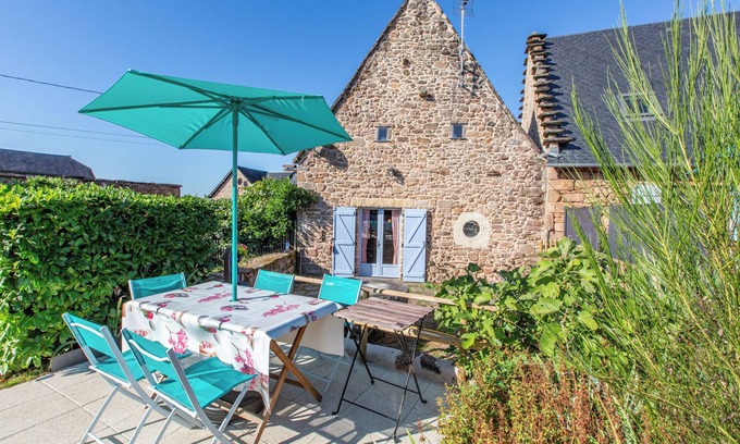 Correze Cottage | Typical thatched cottage of stone within landscapes of Corrèze