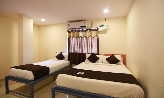 Thoraipakkam Hotel | Ulo R2 Banquet and Room