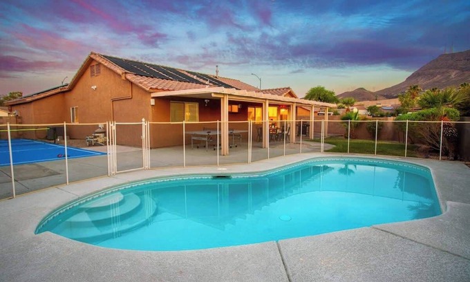 Henderson House | Ultimate 3BR Home: Pool, Pickleball and MORE!