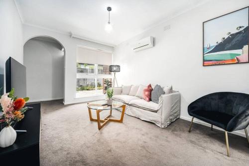 Hughesdale House | Ultra-convenient 2 Bedroom Gem at Chadstone
