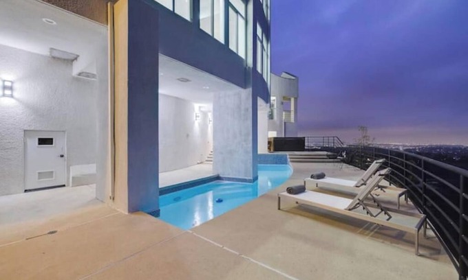 North Arroyo House | Ultra-Modern 6BR Mansion LA View and Pool