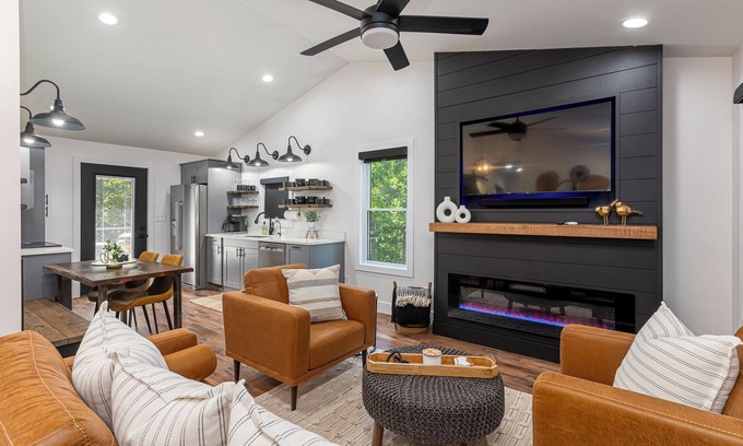 Goreville Cabin | Ultra Modern Private Cabin w/HOT TUB | Sleeps 6