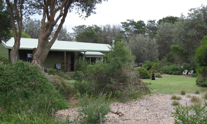 The Honeysuckles House | Unbeatable Beach Front Access 40m - Star Tour Option