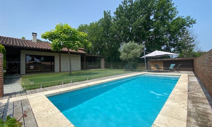 Lavaur House | Under the oak trees of Lavaur: relaxation & teleworking