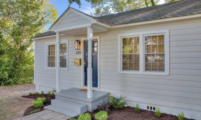Eau Claire House | Unexpected Little Gem Minutes from Downtown