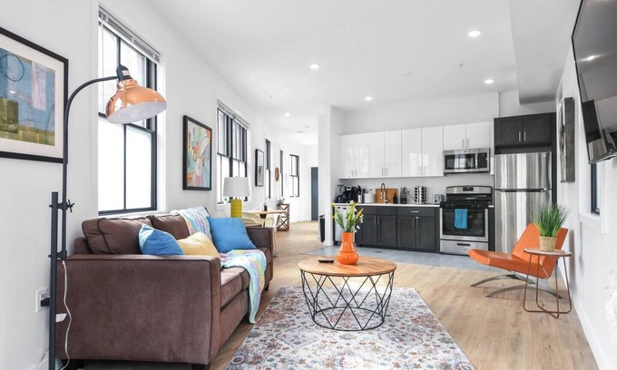 Central Business District Hotel | ✮Unique 1BR | Walk to NJPAC/NJPENN | 30min to NYC✮